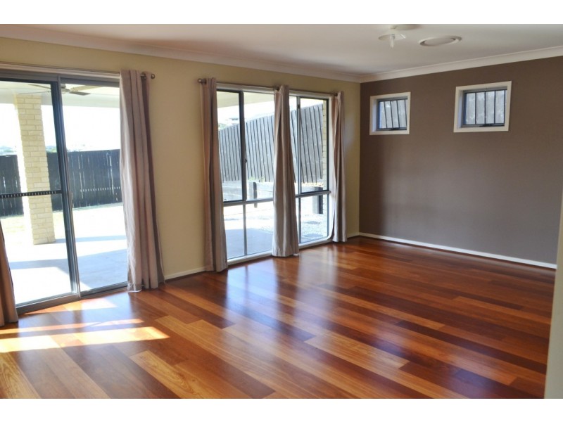 92 Wunburra Circuit, Pacific Pines QLD 4211