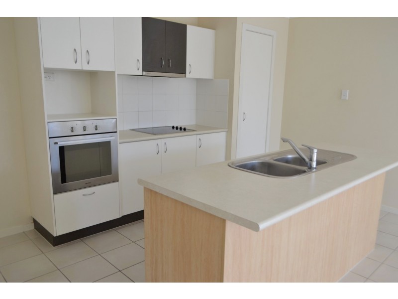 4 Ridgewood Close, Pacific Pines QLD 4211