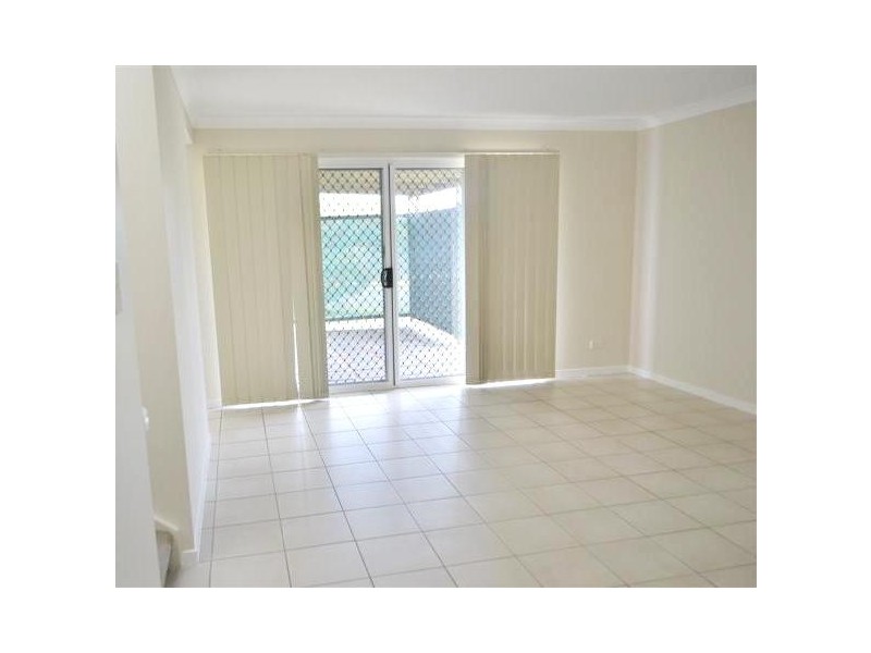 4 Ridgewood Close, Pacific Pines QLD 4211