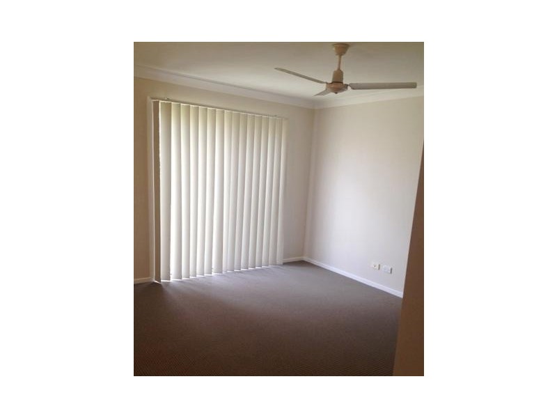 4 Ridgewood Close, Pacific Pines QLD 4211