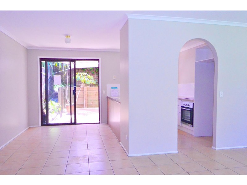 1/12 Metro Crescent, Oxenford QLD 4210