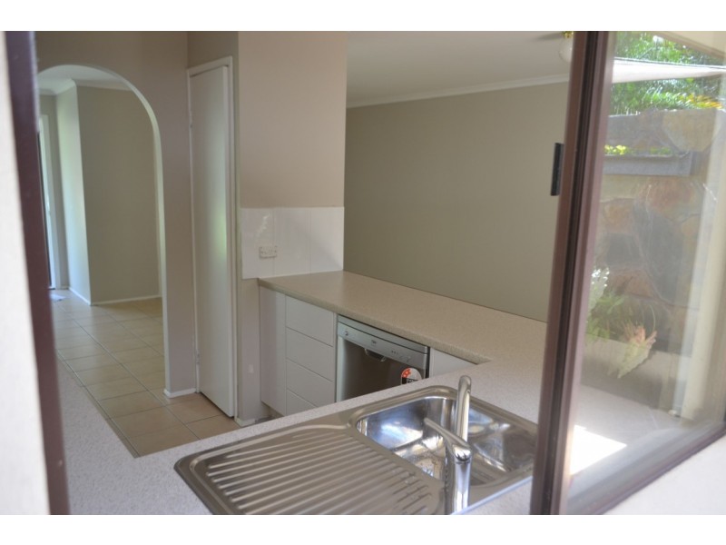 1/12 Metro Crescent, Oxenford QLD 4210