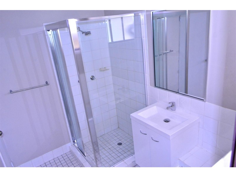 1/12 Metro Crescent, Oxenford QLD 4210