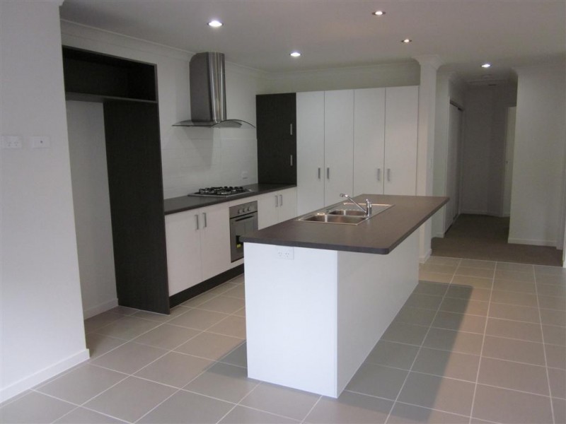 11 Finnin Court, Maudsland QLD 4210