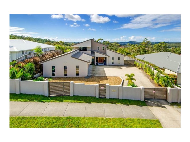 11 Salvado Drive, Pacific Pines QLD 4211