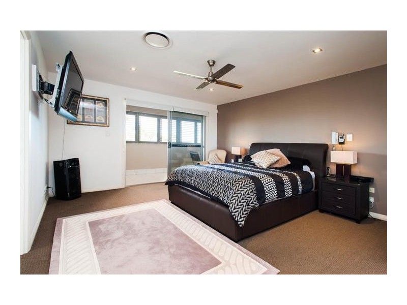 11 Salvado Drive, Pacific Pines QLD 4211