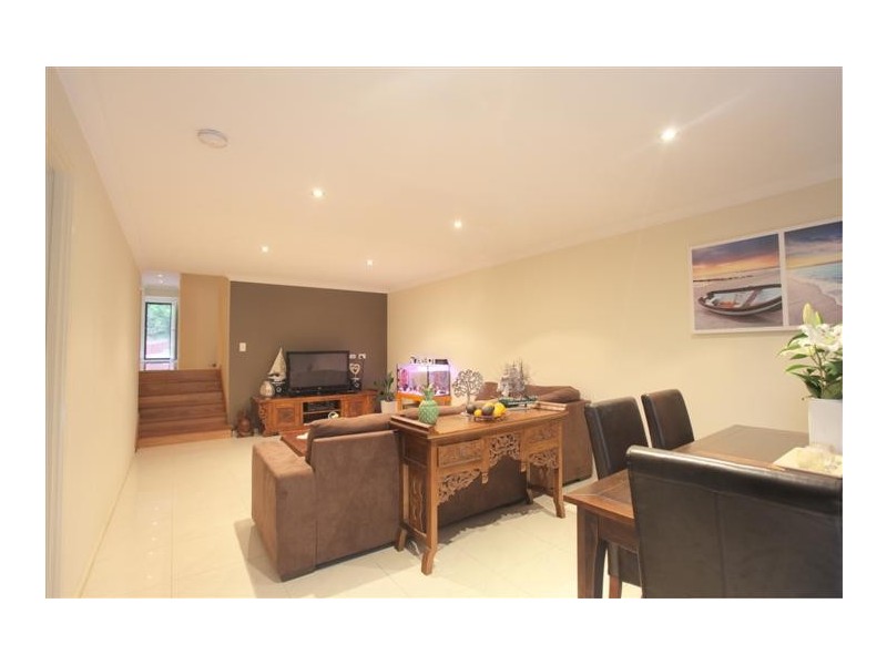 2/16 Penrhyn Street, Pacific Pines QLD 4211