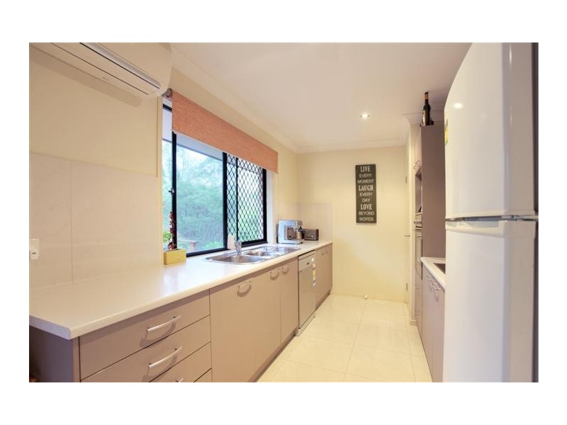 2/16 Penrhyn Street, Pacific Pines QLD 4211