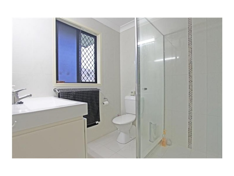 2/16 Penrhyn Street, Pacific Pines QLD 4211