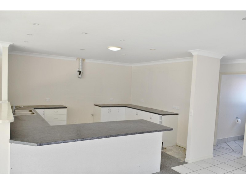 14 Howland Cct, Pacific Pines QLD 4211