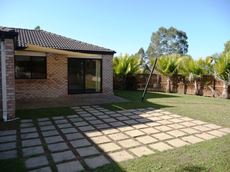 8 Duror Street, Pacific Pines QLD 4211