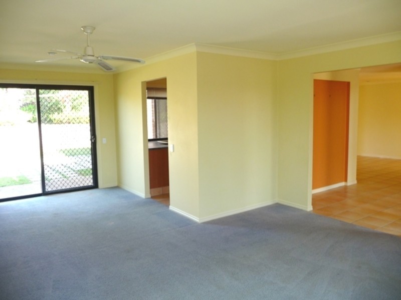 8 Duror Street, Pacific Pines QLD 4211