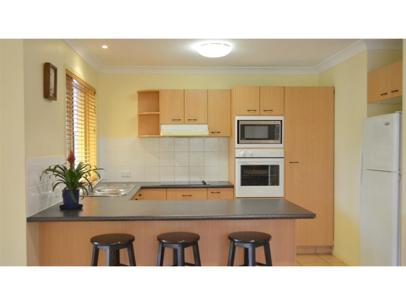 6 Bonin Close, Pacific Pines QLD 4211