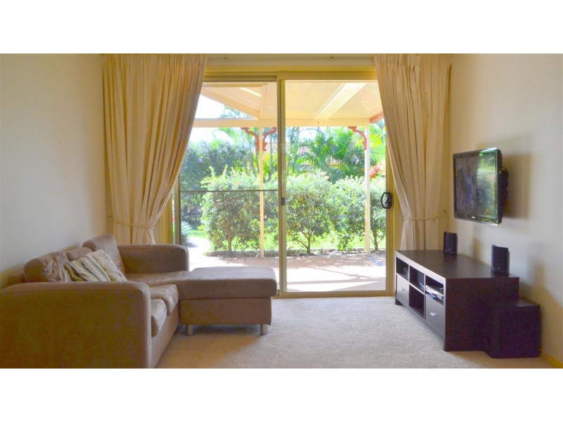 6 Bonin Close, Pacific Pines QLD 4211