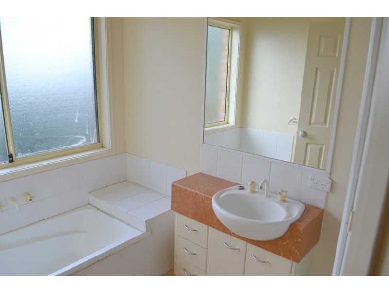 24 Maui Crescent, Oxenford QLD 4210