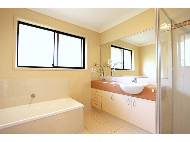 31 Maloney Crescent, Maudsland QLD 4210