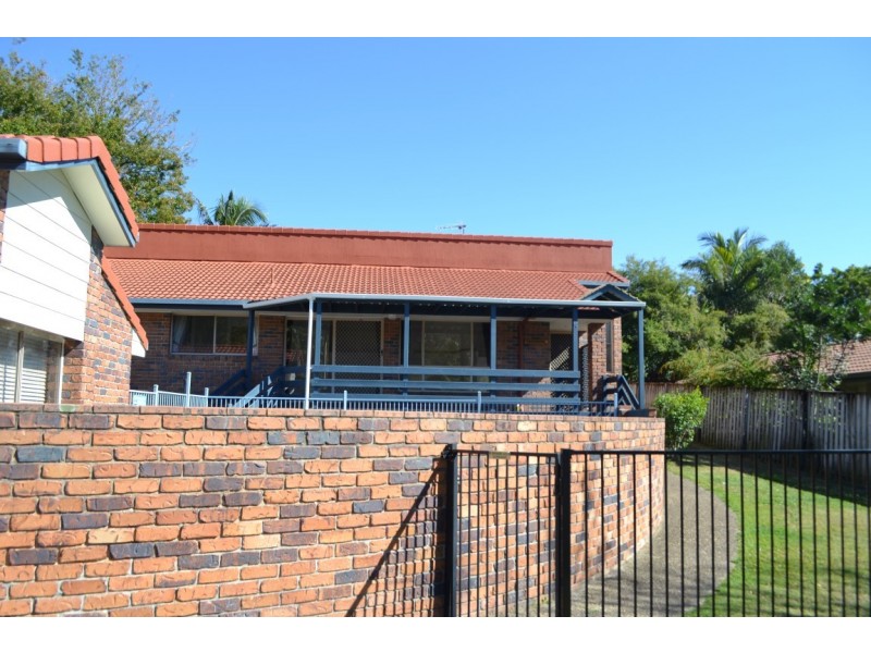 11 Pacific Pines bvd, Pacific Pines QLD 4211