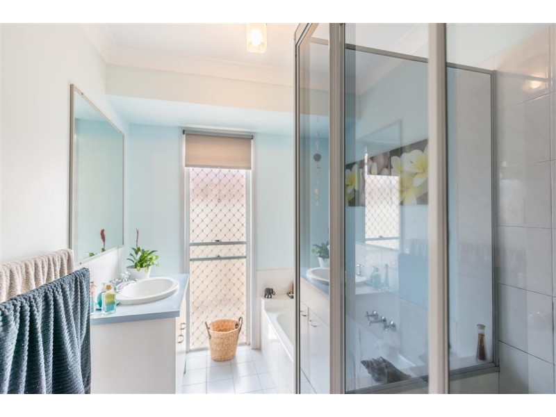 2 Morfantaine Terrace, Parkwood QLD 4214