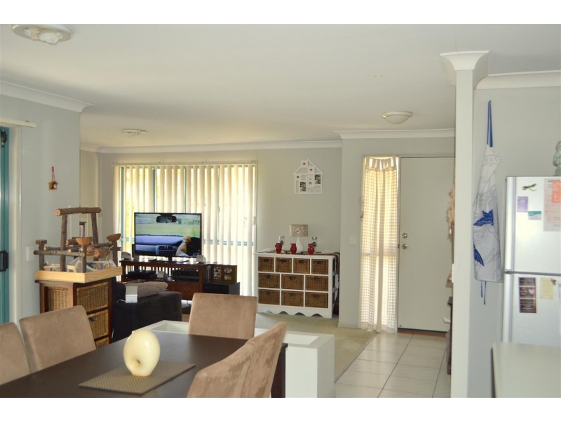 2/110 Greenacre Drive, Parkwood QLD 4214