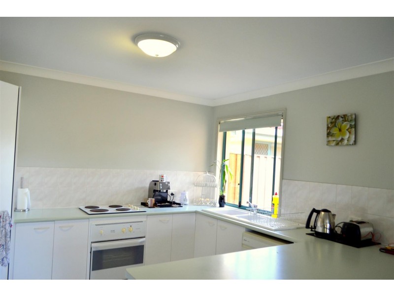 2/110 Greenacre Drive, Parkwood QLD 4214