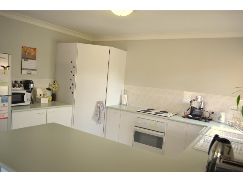 2/110 Greenacre Drive, Parkwood QLD 4214