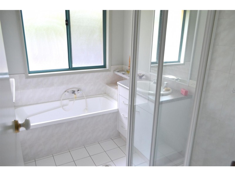 2/110 Greenacre Drive, Parkwood QLD 4214