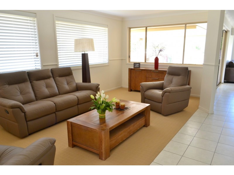 39 Galapagos Way, Pacific Pines QLD 4211
