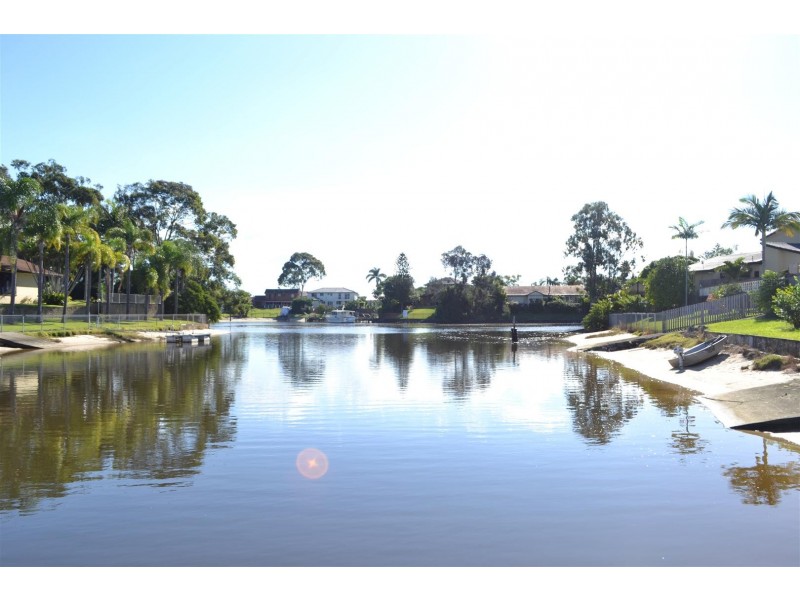 32 Conifer Crescent, Broadbeach Waters QLD 4218