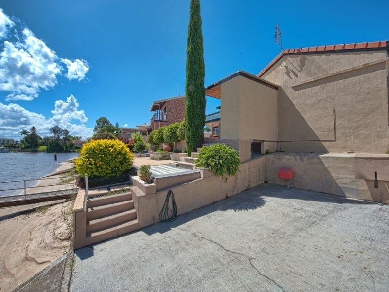 32 Conifer Crescent, Broadbeach Waters QLD 4218