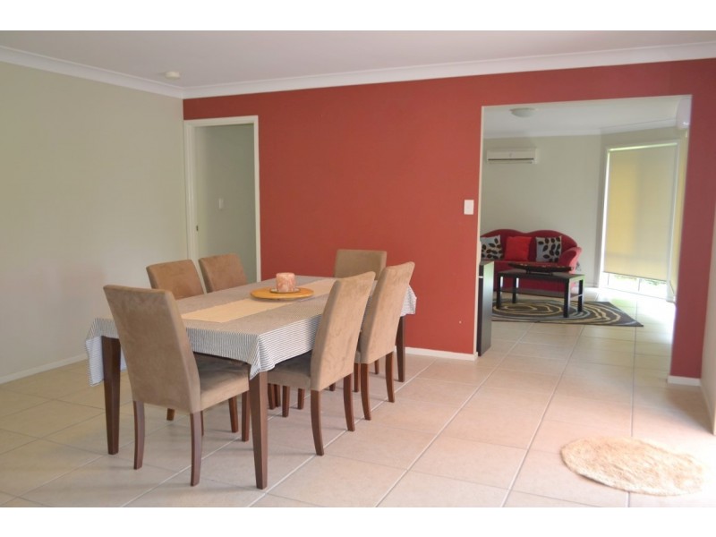 4 Lambert Drive, Maudsland QLD 4210