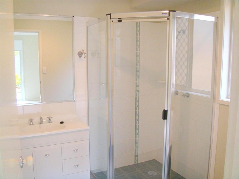 4 Lambert Drive, Maudsland QLD 4210