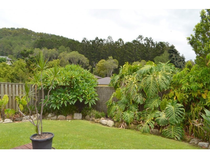 4 Lambert Drive, Maudsland QLD 4210