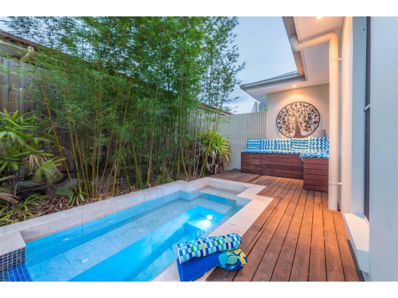 10 Codrington Circuit, Pacific Pines QLD 4211