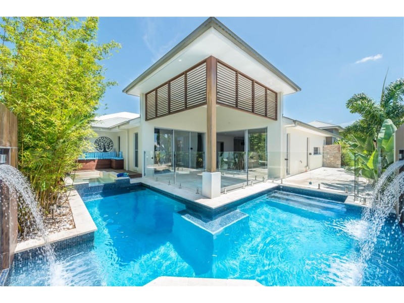 10 Codrington Circuit, Pacific Pines QLD 4211