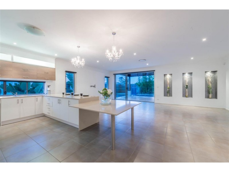 10 Codrington Circuit, Pacific Pines QLD 4211