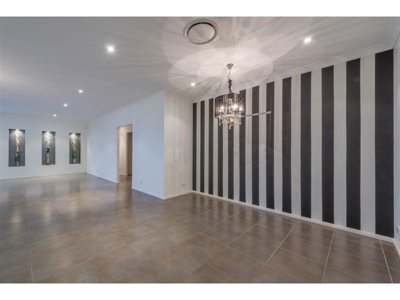 10 Codrington Circuit, Pacific Pines QLD 4211