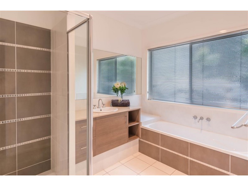 10 Codrington Circuit, Pacific Pines QLD 4211