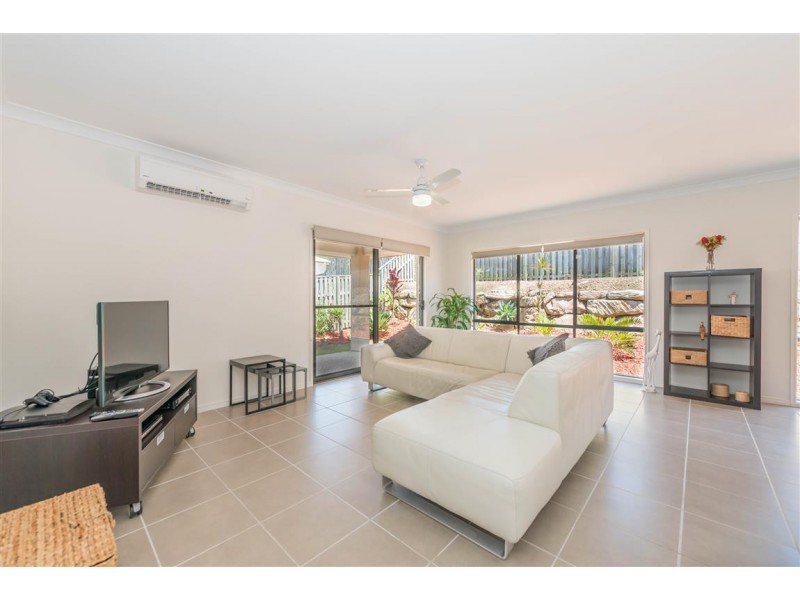 25 Barradeen Circuit, Pacific Pines QLD 4211