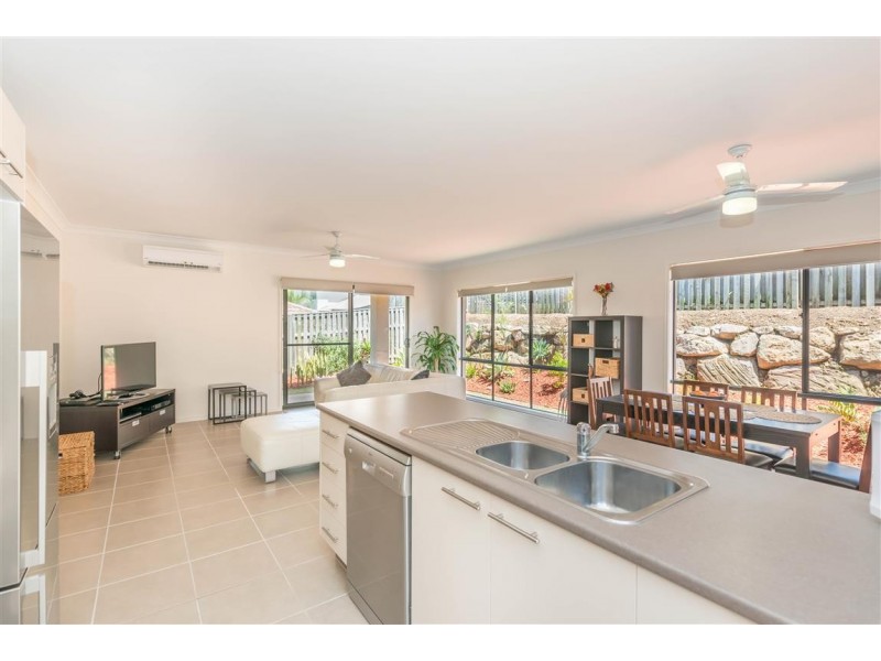 25 Barradeen Circuit, Pacific Pines QLD 4211
