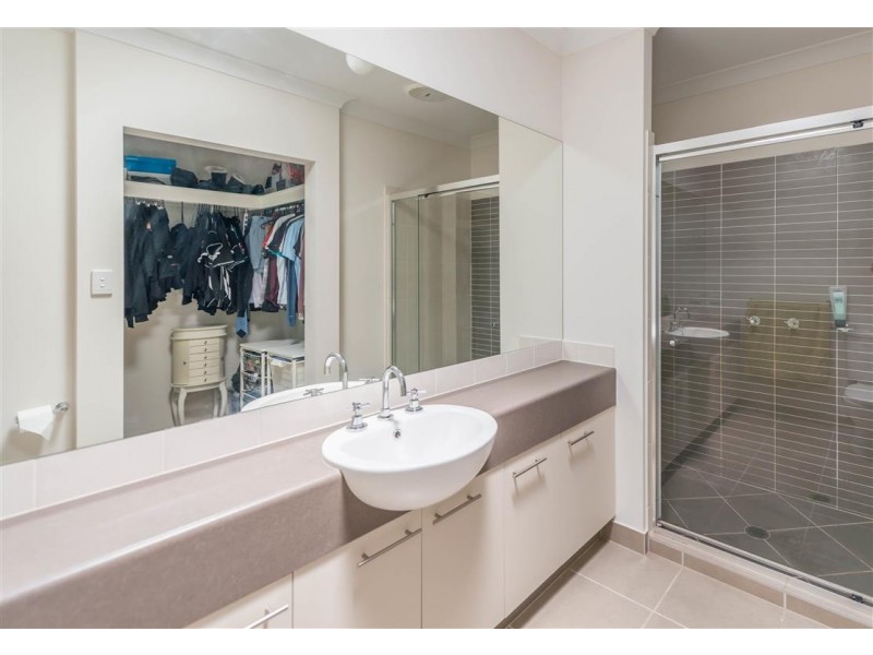 25 Barradeen Circuit, Pacific Pines QLD 4211