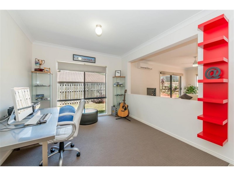 25 Barradeen Circuit, Pacific Pines QLD 4211