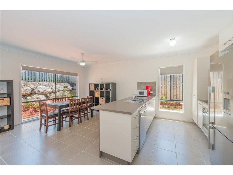25 Barradeen Circuit, Pacific Pines QLD 4211