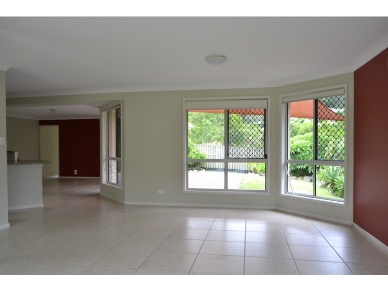 4 Lambert Drive, Maudsland QLD 4210