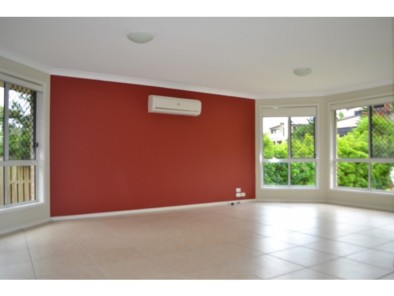 4 Lambert Drive, Maudsland QLD 4210