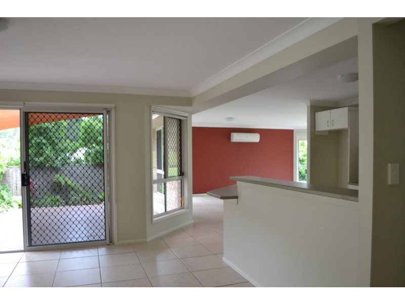 4 Lambert Drive, Maudsland QLD 4210