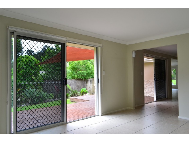 4 Lambert Drive, Maudsland QLD 4210