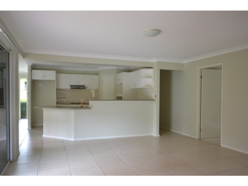 4 Lambert Drive, Maudsland QLD 4210