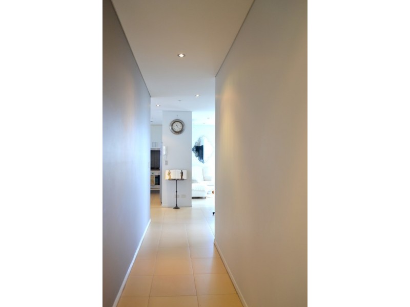 1106/4 Como Crescent, Southport QLD 4215