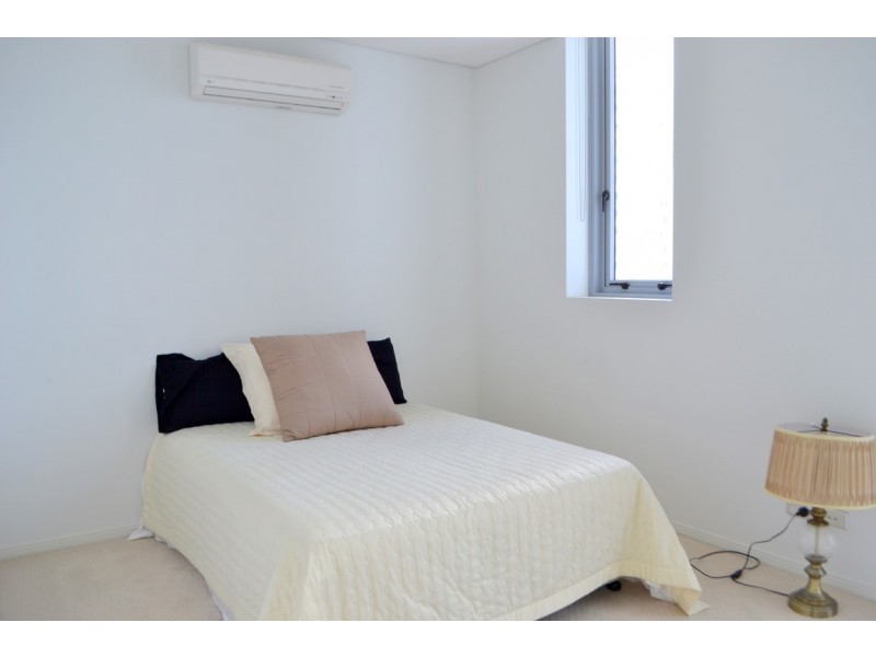 1106/4 Como Crescent, Southport QLD 4215