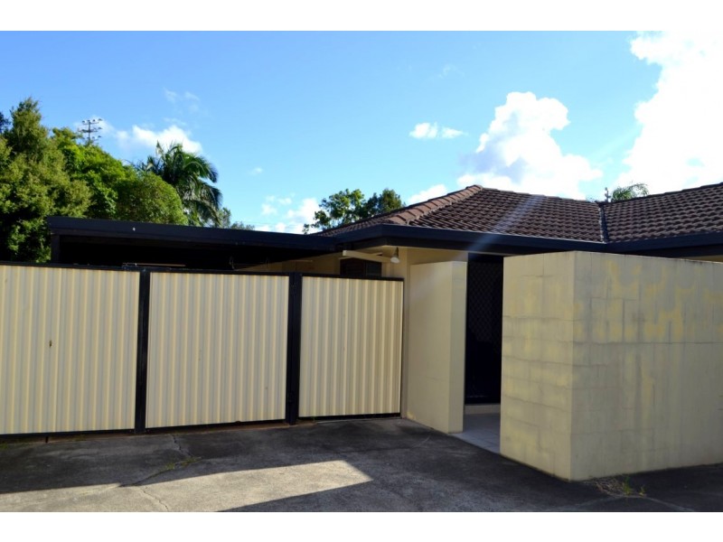 2/92 Botanical Drive, Labrador QLD 4215